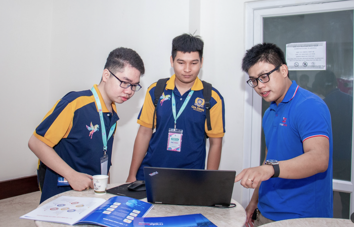 Sinh viên Trường Đại học Gia Định kiến tập tại Công ty dịch vụ MobiFone. Ảnh: Website nhà trường Sinh viên Trường Đại học Gia Định kiến tập tại Công ty dịch vụ MobiFone. Ảnh: Website nhà trường