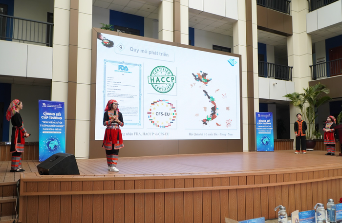 Ly Shan Cha: Trà độc đáo từ thiên nhiên của sinh viên Khoa Du lịch Ly Shan Cha: Trà độc đáo từ thiên nhiên của sinh viên Khoa Du lịch