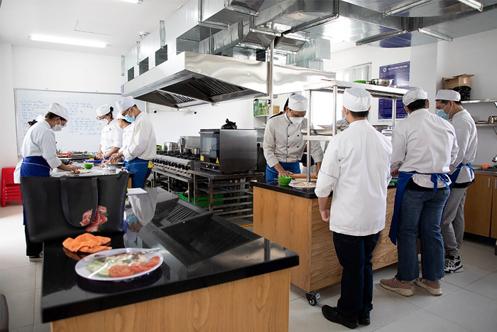 Sinh viên ngành Khoa học chế biến món ăn Trường Đại học Công thương Thành phố Hồ Chí Minh. Ảnh: Website nhà trường. Sinh viên ngành Khoa học chế biến món ăn Trường Đại học Công thương Thành phố Hồ Chí Minh. Ảnh: Website nhà trường.