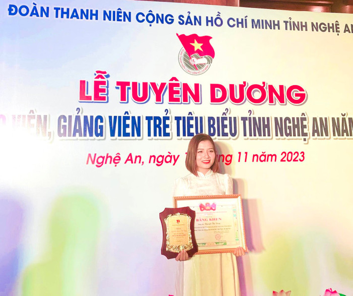 Cô Dung là một trong 30 giảng viên, giáo viên trẻ tiêu biểu của tỉnh Nghệ An trong học tập, làm theo tư tưởng, đạo đức, phong cách Hồ Chí Minh Cô Dung là một trong 30 giảng viên, giáo viên trẻ tiêu biểu của tỉnh Nghệ An trong học tập, làm theo tư tưởng, đạo đức, phong cách Hồ Chí Minh