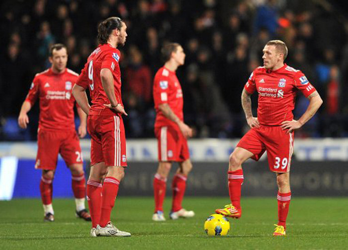Các cầu thủ Liverpool phải ‘khóc hận’ trước đối thủ với tỷ số 1-3. Các cầu thủ Liverpool phải ‘khóc hận’ trước đối thủ với tỷ số 1-3.