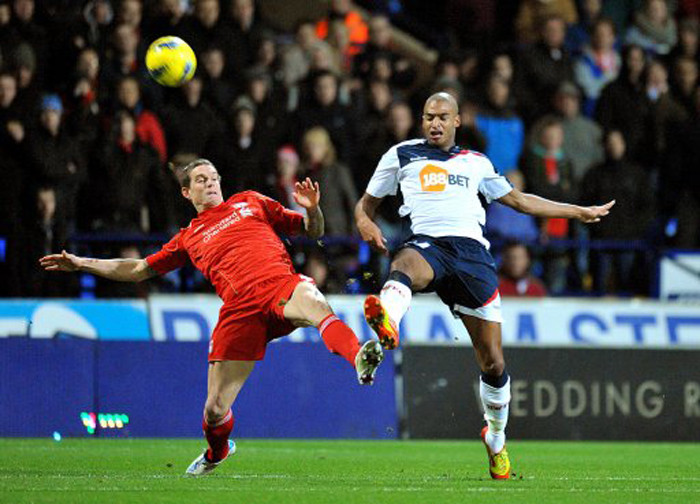 Nguyên nhân thất bại trận này cũng là do hàng công thi đấu nhạt nhòa… Nguyên nhân thất bại trận này cũng là do hàng công thi đấu nhạt nhòa…