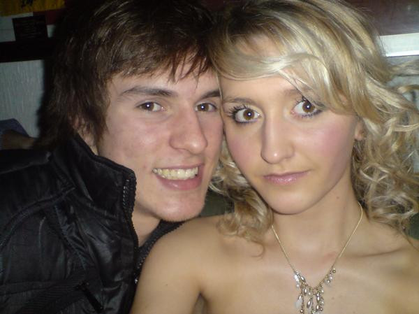 Aaron Ramsey và bnj gái Colleen Rowlands Aaron Ramsey và bnj gái Colleen Rowlands