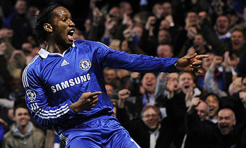 Pha ăn mừng kiểu bắn súng của Drogba.