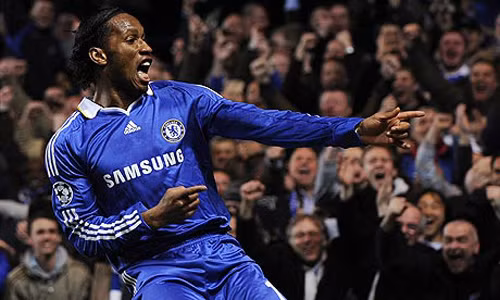 Pha ăn mừng kiểu bắn súng của Drogba.