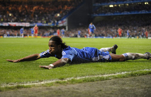 Ăn mừng bàn thắng kiểu bơi.