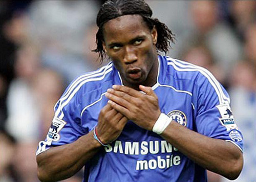 Anh ấy làm gì đây các bạn?