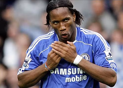 Anh ấy làm gì đây các bạn?