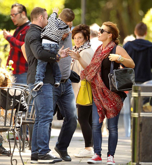 Một số hình ảnh đáng yêu, tinh nghịch của bé Kai. Một số hình ảnh đáng yêu, tinh nghịch của bé Kai.