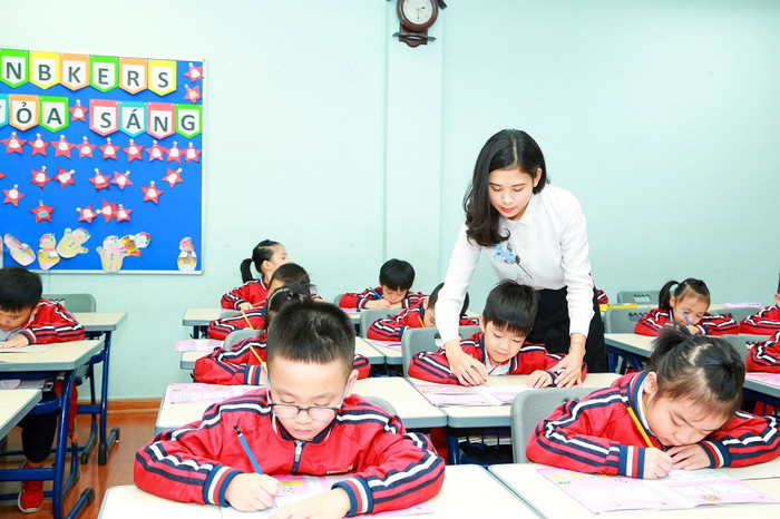 Cô Phạm Thị Bích Ngọc, giáo viên khối 1, trường Nguyễn Bỉnh Khiêm quận Cầu Giấy, Hà Nội (ảnh T.Trang).