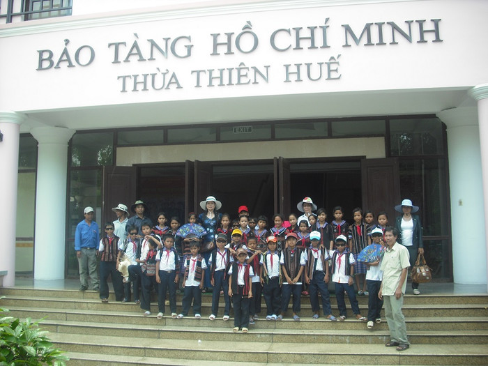 Cô Hiệp cho rằng những chuyến đi thực tế học tập trải nghiệm tại bảo tàng là cách giúp học sinh nhận thức đúng về giá trị của việc học (ảnh do nhân vật cung cấp). Cô Hiệp cho rằng những chuyến đi thực tế học tập trải nghiệm tại bảo tàng là cách giúp học sinh nhận thức đúng về giá trị của việc học (ảnh do nhân vật cung cấp).