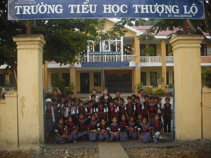 Cô Hiệp đã có 27 năm gắn bó, dạy học con em đồng bào dân tộc Cờ Tu (ảnh do nhân vật cung cấp). Cô Hiệp đã có 27 năm gắn bó, dạy học con em đồng bào dân tộc Cờ Tu (ảnh do nhân vật cung cấp).