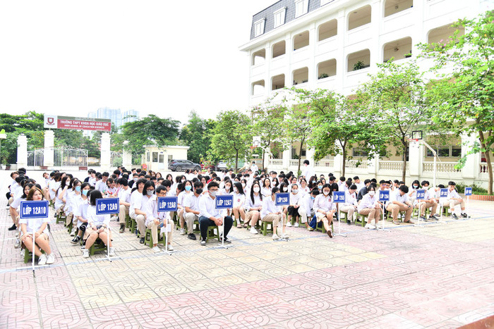 Các học sinh Trường Trung học phổ thông Khoa học Giáo dục, trực thuộc Trường Đại học Giáo dục, Đại học Quốc gia Hà Nội hào hứng tham gia trong buổi tư vấn. Ảnh: education.vnu.edu.vn Các học sinh Trường Trung học phổ thông Khoa học Giáo dục, trực thuộc Trường Đại học Giáo dục, Đại học Quốc gia Hà Nội hào hứng tham gia trong buổi tư vấn. Ảnh: education.vnu.edu.vn