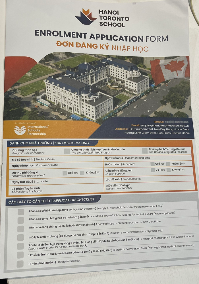 Trong quá trình được tư vấn tuyển sinh, phụ huynh sẽ nhận được đơn đăng ký nhập học, trong đó có các yêu cầu về giấy tờ và khai báo thông tin, ký tên xác nhận. Ảnh: Trung Dũng