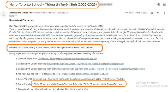 Thông tin tuyển sinh được nhân viên tư vấn của HTS cung cấp. Ảnh: Trung Dũng Thông tin tuyển sinh được nhân viên tư vấn của HTS cung cấp. Ảnh: Trung Dũng