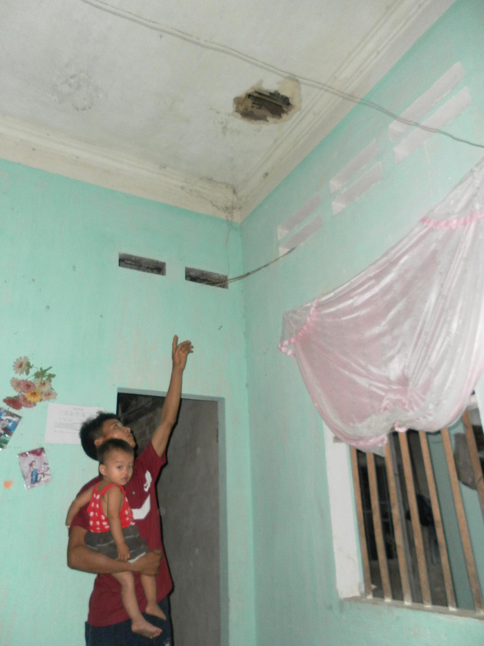 Căn nhà của anh Nguyễn Văn Huy xóm 17, xã Đông Thành, Thanh Ba (Phú Thọ) bị nứt tường