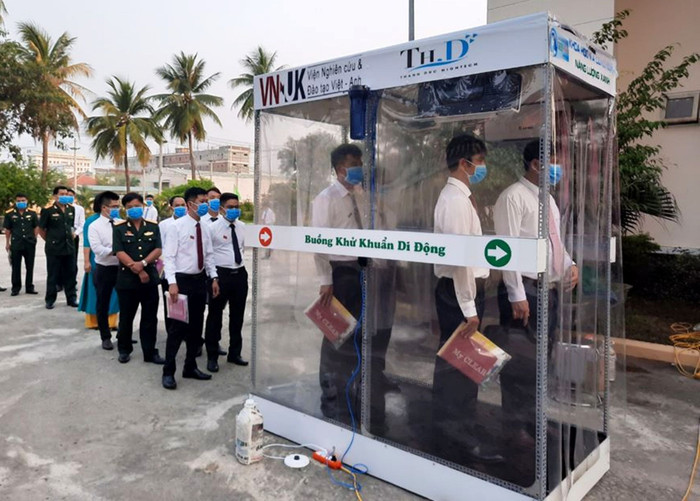 Buồng khử khuẩn được lắp đặt thử nghiệm tại một đơn vị quân đội. Ảnh: GH Buồng khử khuẩn được lắp đặt thử nghiệm tại một đơn vị quân đội. Ảnh: GH