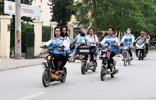 Bỏ quy định buộc thôi học 1 tuần nếu tái phạm luật Giao thông (Ảnh: baogiaothong.vn) Bỏ quy định buộc thôi học 1 tuần nếu tái phạm luật Giao thông (Ảnh: baogiaothong.vn)