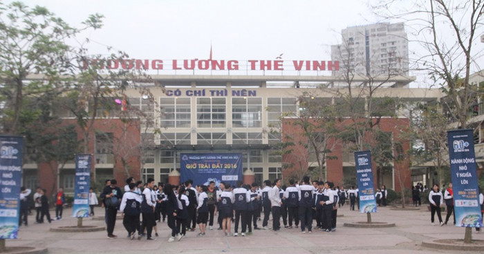 Thầy và trò trường THPT Lương Thế Vinh hưởng ứng Chiến dịch Giờ Trái Đất 2016