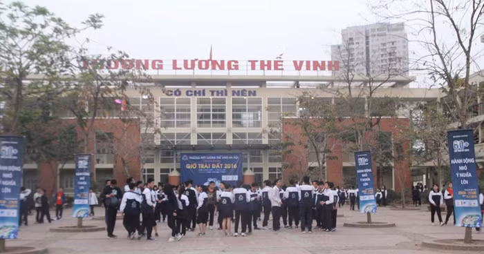 Thầy và trò trường THPT Lương Thế Vinh hưởng ứng Chiến dịch Giờ Trái Đất 2016