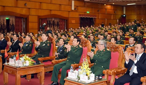 Bộ trưởng Quốc phòng hai nước cùng nhiều cán bộ, chiến sĩ Việt Nam – Trung Quốc dự buổi toạ đàm. Bộ trưởng Quốc phòng hai nước cùng nhiều cán bộ, chiến sĩ Việt Nam – Trung Quốc dự buổi toạ đàm.