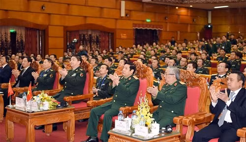 Bộ trưởng Quốc phòng hai nước cùng nhiều cán bộ, chiến sĩ Việt Nam – Trung Quốc dự buổi toạ đàm.