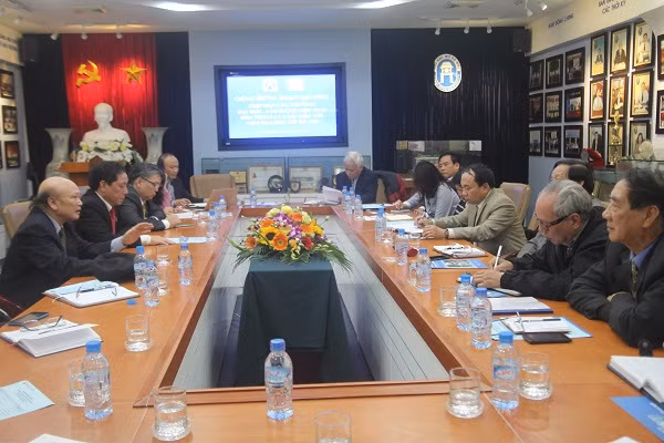 Hiệp hội các trường đại học, cao đẳng Việt Nam có buổi tọa đàm với Viện Đại học Mở Hà Nội về chủ đề “tự chủ đại học”. (Ảnh: Thùy Linh)