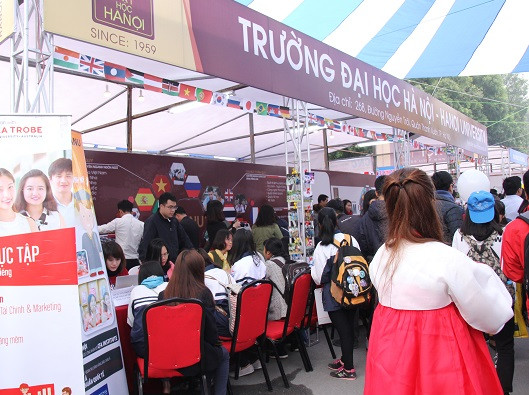 Nhà trường phát mệt, học sinh thì bội thực vì tư vấn tuyển sinh ảnh 2 Nhà trường phát mệt, học sinh thì bội thực vì tư vấn tuyển sinh ảnh 2