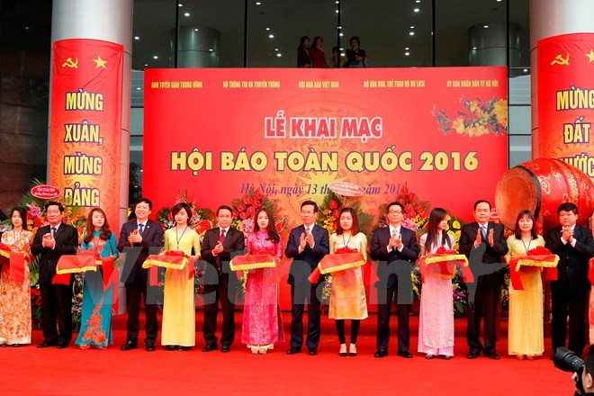 Lãnh đạo Đảng, Nhà nước cắt băng khai mạc Hội Báo toàn quốc 2016. Lãnh đạo Đảng, Nhà nước cắt băng khai mạc Hội Báo toàn quốc 2016.