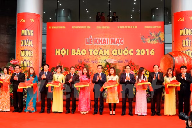 Lãnh đạo Đảng, Nhà nước cắt băng khai mạc Hội Báo toàn quốc 2016. Lãnh đạo Đảng, Nhà nước cắt băng khai mạc Hội Báo toàn quốc 2016.