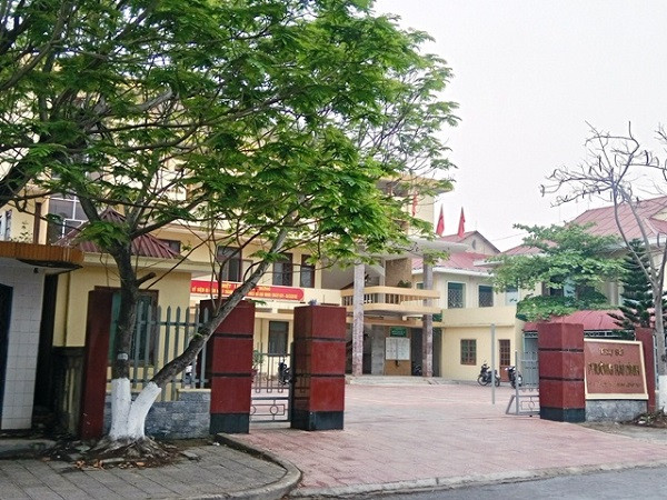 UBND phường Hải Đình, nơi ông Trần Văn Hợp công tác (Ảnh: Thủy Phan) UBND phường Hải Đình, nơi ông Trần Văn Hợp công tác (Ảnh: Thủy Phan)