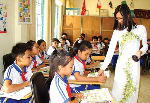 Chỉ vì nhiệt tình, yêu thương trò mà giáo viên phải lạy phụ huynh và bồi thường (Ảnh: baobinhthuan.com.vn) Chỉ vì nhiệt tình, yêu thương trò mà giáo viên phải lạy phụ huynh và bồi thường (Ảnh: baobinhthuan.com.vn)