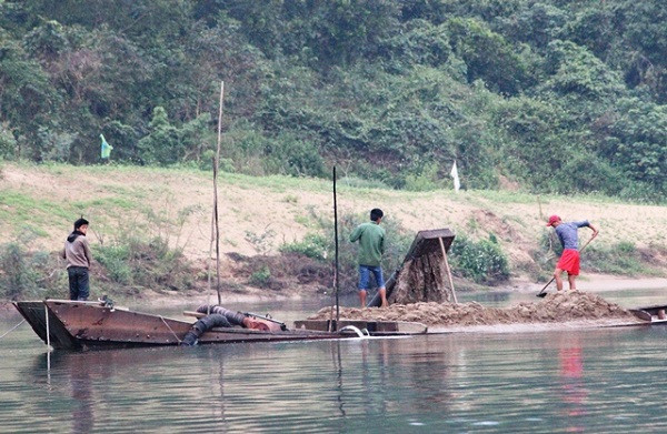 Có hay không việc thu “phí cát lậu” trên sông Long Đại? ảnh 1 Có hay không việc thu “phí cát lậu” trên sông Long Đại? ảnh 1