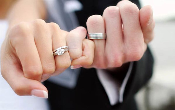 Chung thủy với bạn đời của mình là một trong những biện pháp quan trọng nhất ngăn chặn các bệnh lây nhiễm qua đường tình dục. Chung thủy với bạn đời của mình là một trong những biện pháp quan trọng nhất ngăn chặn các bệnh lây nhiễm qua đường tình dục.