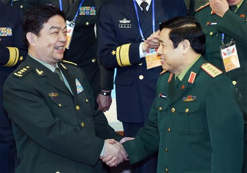 Bộ trưởng hai nước chúc mừng sự thành công của buổi toạ đàm. Bộ trưởng hai nước chúc mừng sự thành công của buổi toạ đàm.