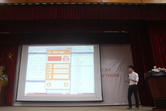 Sinh viên Vũ Duy Anh báo cáo đề tài lập trình đa nền tảng mobile bằng COCOS2D-X xây dựng phần mềm học tiếng Anh cho trẻ em(Ảnh: Thùy Linh) Sinh viên Vũ Duy Anh báo cáo đề tài lập trình đa nền tảng mobile bằng COCOS2D-X xây dựng phần mềm học tiếng Anh cho trẻ em(Ảnh: Thùy Linh)