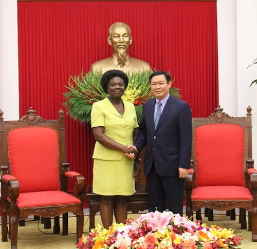 Ủy viên Bộ Chính trị Vương Đình Huệ: Phải nâng cao số lượng doanh nghiệp lên gấp 3-4 lần hiện tại. Ủy viên Bộ Chính trị Vương Đình Huệ: Phải nâng cao số lượng doanh nghiệp lên gấp 3-4 lần hiện tại.