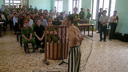 Luồng gió mới có lay động bức tường công lý? ảnh 1 Luồng gió mới có lay động bức tường công lý? ảnh 1