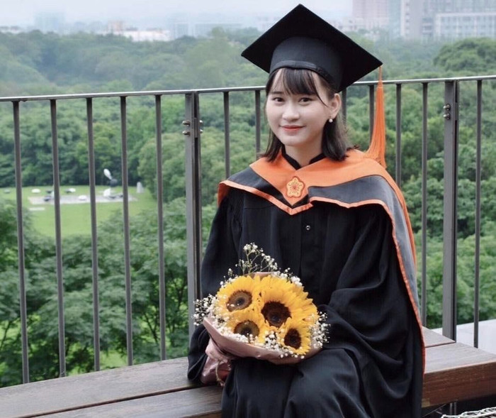 Đinh Kiều Trinh đã tốt nghiệp xuất sắc chương trình thạc sỹ tại Trường Đại học Thanh Hoa, Đài Loan (Trung Quốc) với học bổng toàn phần của mình (Ảnh: NVCC). unnamed (4).jpg