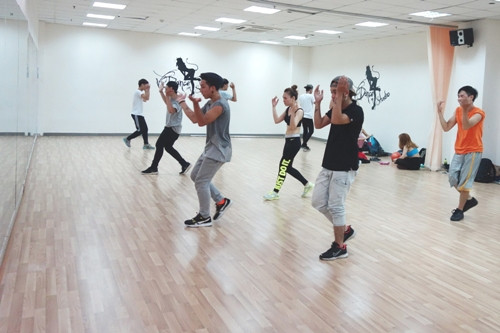 "Heartbeat" sẽ diễn ra tại hai thành phố lớn là TP.HCM vào ngày 09/11/2014 tại SVĐ QK7 và Hà Nội vào ngày 23.11.2014 tại SVĐ Hàng Đẫy. Đây là live show đầu tiên Mỹ Tâm thực hiện hoàn toàn miễn phí và phần lớn 20.000-30.000 khán giả "Heartbeat" sẽ diễn ra tại hai thành phố lớn là TP.HCM vào ngày 09/11/2014 tại SVĐ QK7 và Hà Nội vào ngày 23.11.2014 tại SVĐ Hàng Đẫy. Đây là live show đầu tiên Mỹ Tâm thực hiện hoàn toàn miễn phí và phần lớn 20.000-30.000 khán giả