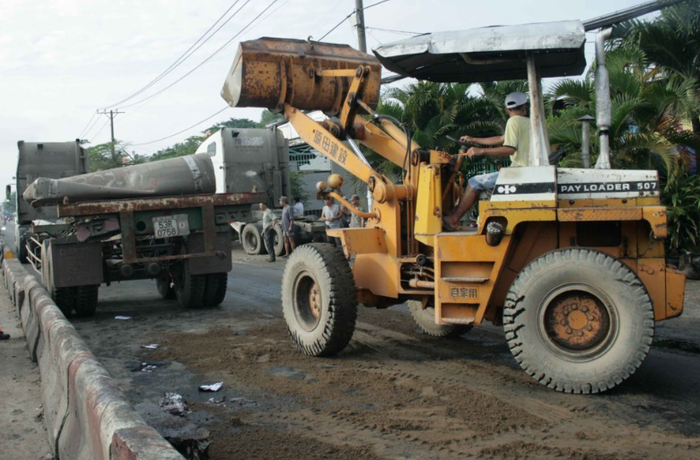 Xe container hư hỏng nặng