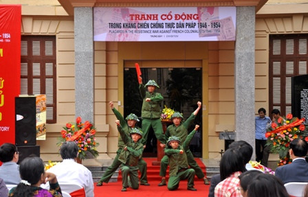 Những màn biểu diễn nghệ thuật đặc sắc về cách mạng, về người lính Việt Nam.