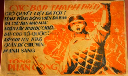 Tranh cổ động, tuyên truyền văn nghệ tỉnh Tuyên Quang phát hành, cổ động thanh niên hăng hái tòng quân thực hiện nhiệm vụ tổng phản công.