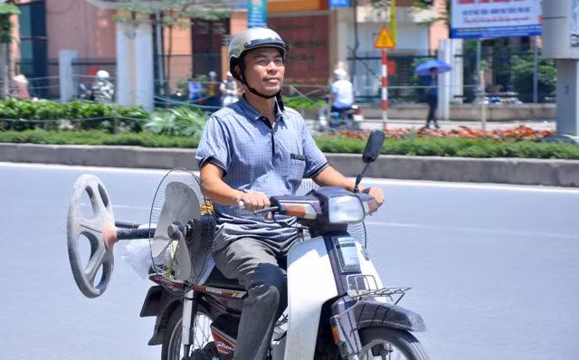 Cái nắng chói chang như thiêu như đốt…
