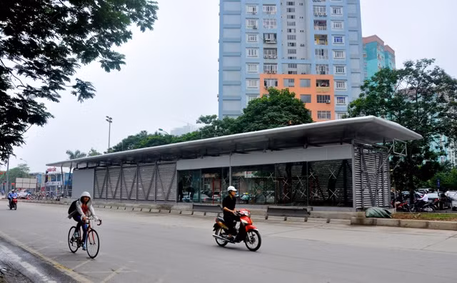 Dự án Phát triển giao thông đô thị Hà Nội do Ngân hàng Thế giới tài trợ. Tổng mức đầu tư cho dự án khoảng 495 triệu USD, trong đó hợp chuỗi nhà chờ của tuyến xe buýt nhanh phần khoảng 55 triệu USD.