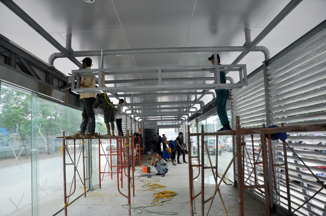 Nhà chờ “Trạm Nguyễn Tuân” có quy mô diện tích, với chiều rộng 5 m, tổng diện tích 129 m2, thiết kế theo đúng chuẩn của nhà chờ xe buýt quốc tế. Nhà chờ “Trạm Nguyễn Tuân” có quy mô diện tích, với chiều rộng 5 m, tổng diện tích 129 m2, thiết kế theo đúng chuẩn của nhà chờ xe buýt quốc tế.