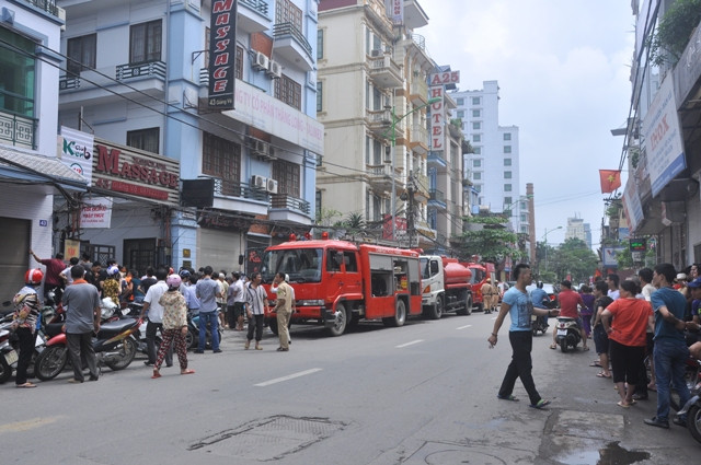 Giao thông qua khu vực này cũng bị hạn chế để phục vụ công việc của cơ quan chức năng.