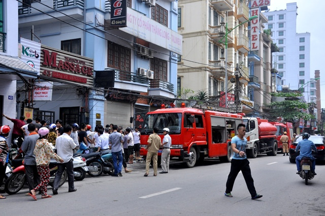 Tới hơn 14h, vụ hỏa hoạn về cơ bản đã được khống chế. Tuy nhiên, lực lượng chức năng cũng đã xác định được có 5 người đã tử vong.