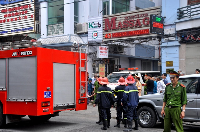 Lực lượng PCCC, công an, bác sĩ đã cùng kết hợp để làm nhiệm vụ.
