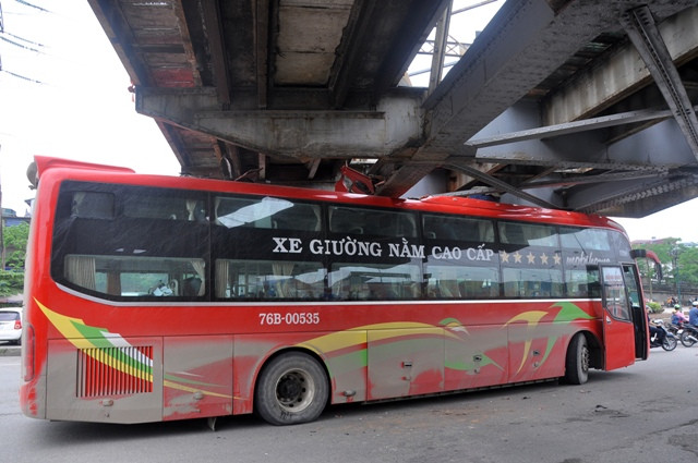 Hành khách trên xe được một phen hoảng loạn. Hành khách trên xe được một phen hoảng loạn.